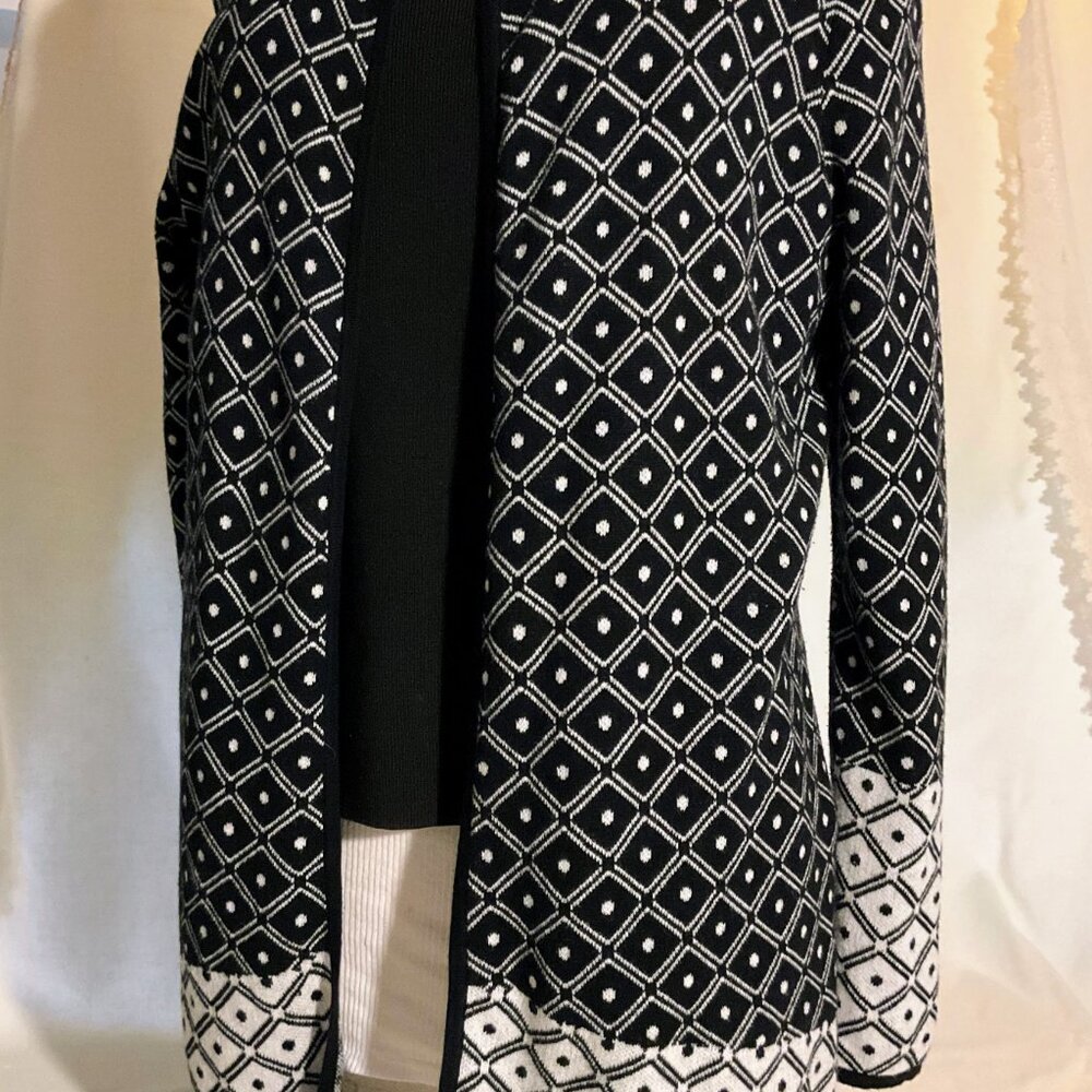 Eye-Catching! Chicos Geometric Patterned Shrug - image 2